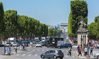 Que prévoit la charte "logistique urbaine durable" à Paris ?